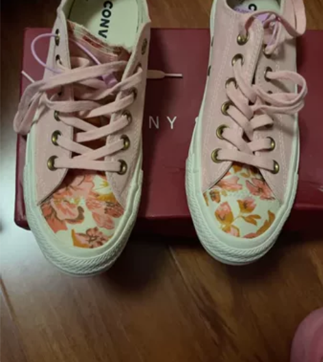 正品匡威布鞋。全新的37码 支持验货 保障...