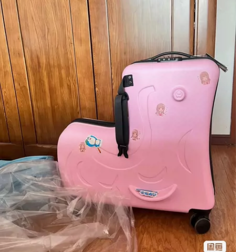 儿童行李箱，只用过一次，可以坐在上面的。 ...