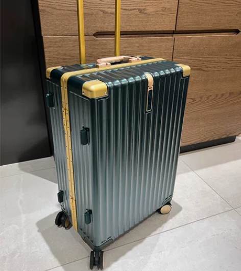 帝柏24寸静音，海关锁的拉杆箱，轮子非常丝...