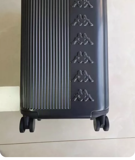 全新品牌20寸旅行箱，静音4轮，结实耐用，...