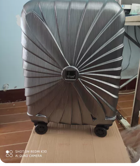 TITAN20寸行李箱，全新未使用。 感兴...
