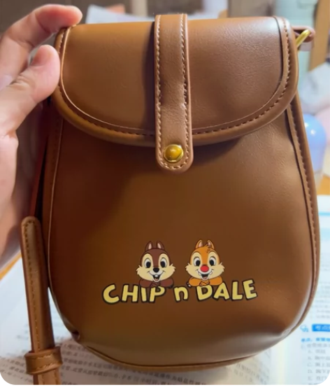 不莱玫斜挎包全新没有背过 公司送的不适合我...