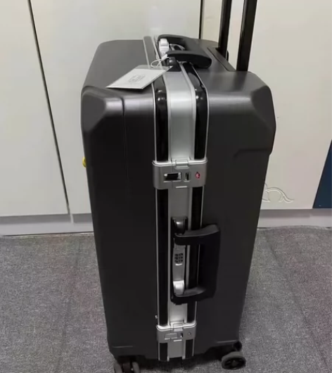 【商场撤柜】原价699正品袋鼠行李箱26寸...