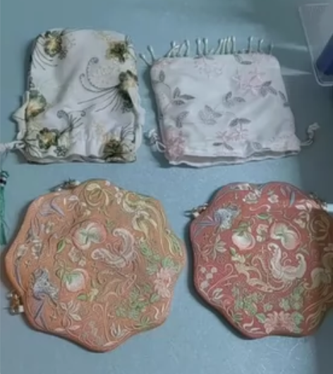 出两个汉服布袋小包 粉色40r包邮，30r...