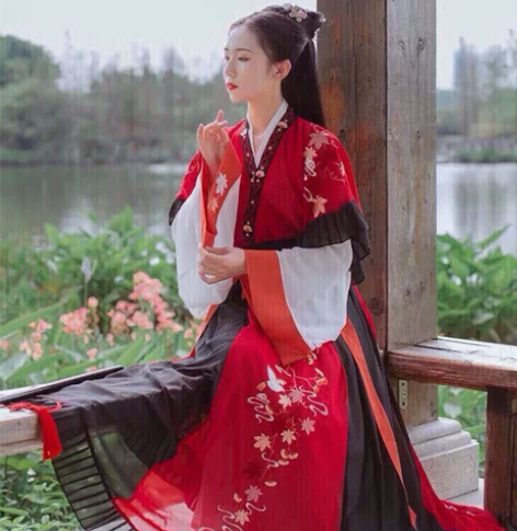 『汉服』这里都是坦领，记录汇总 感兴趣的话...