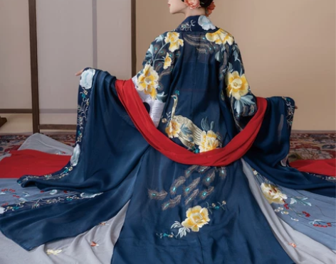 华姿仪赏繁花似玉，诃子裙一套，全新s码未发...