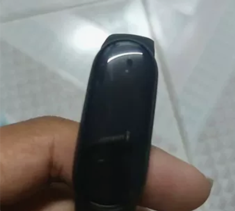 小米手环6，有花痕，有充电线电池用可达半个...