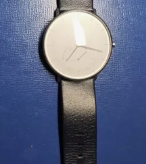 米家石英表，刚换过电池，现在电量充足。闲置...