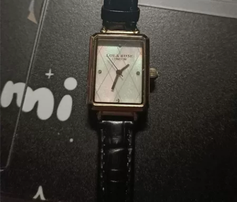 lola rose同款手表，白贝母表盘特别...