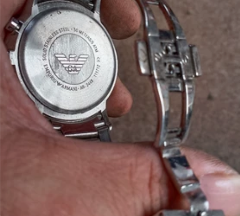 刚收回来手表，表面烂了。只能拆配件，看清再...