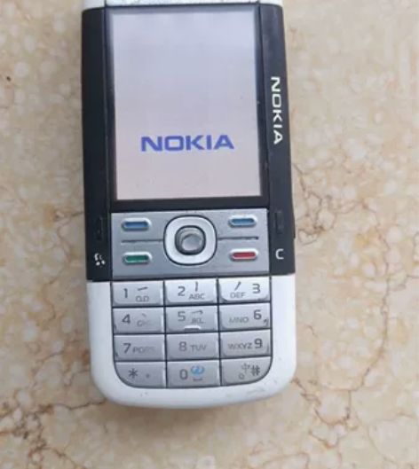 诺基亚5700 手机国行，支持移动联通，插...