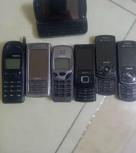 经典老款诺基亚手机7部，有的开机有的不开机...