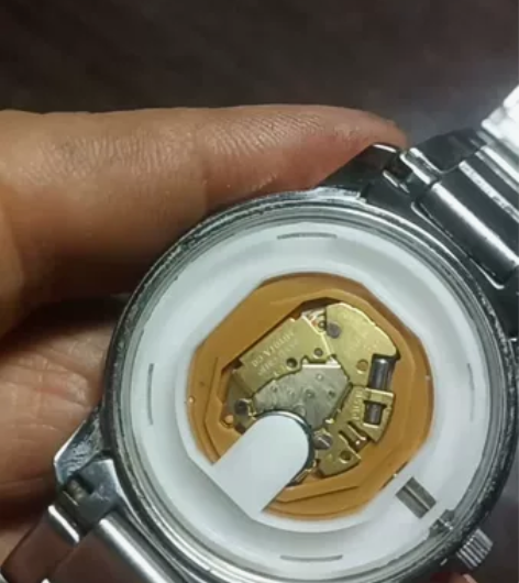天王石英手表功能全正常，走时精准，全原装，...
