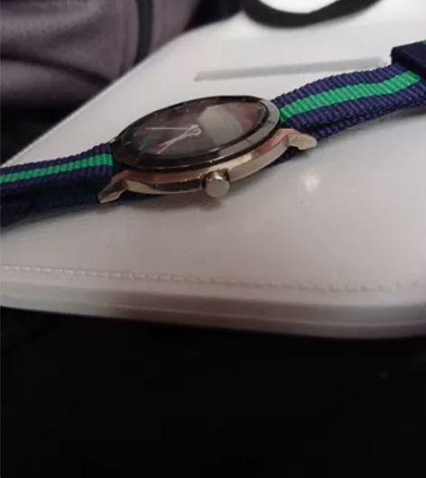 西铁城石英表。 走时精准， 一切正常。