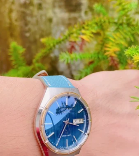 西铁城7100石英表 蓝色暗纹盘面，十二划...