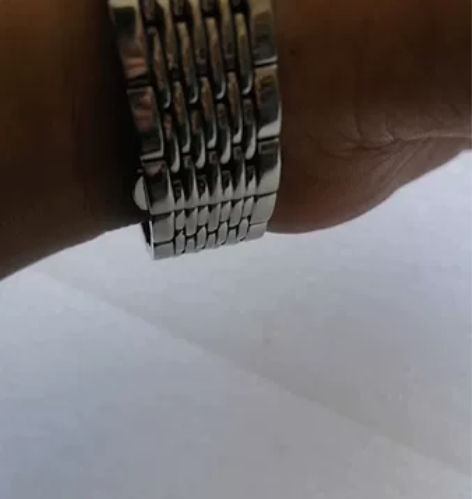 朋友的雷诺手表，型号8320139.太多了...