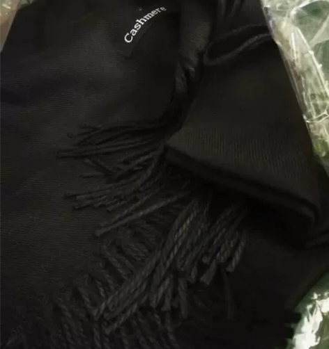 全新仿羊绒围巾 全新的 尺寸70*200 ...