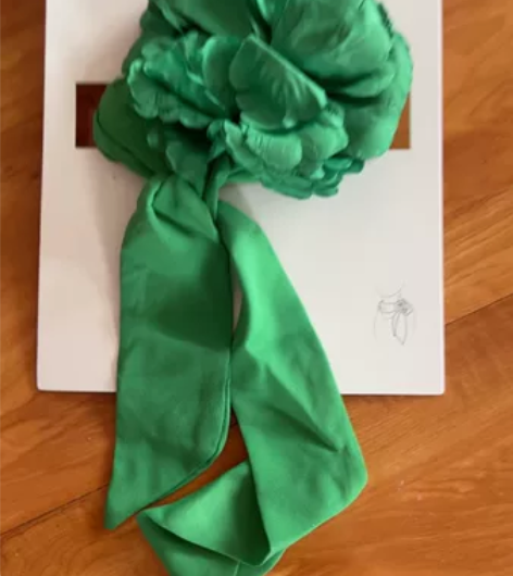 zara花朵形状饰薄围巾 现货秒发 闲置物...