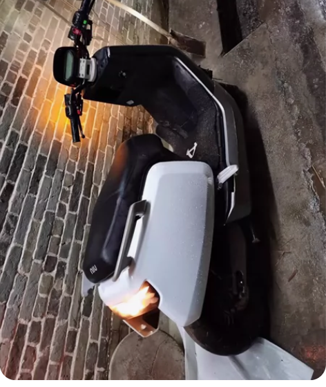 出小牛n1s都市板原装车 焊了最大化一体仓...