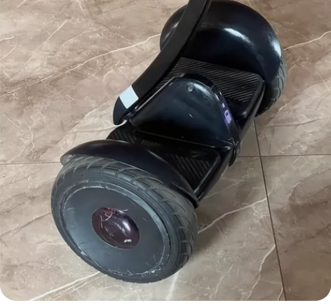 小米九号平衡车。孩子暑假在家小区骑行玩 。...