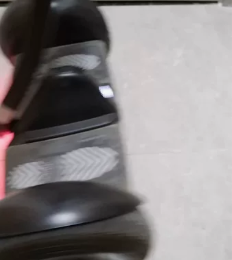 迷你九号平衡车，配件齐全，包括充电器，打气...