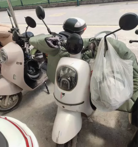 因为买了车，特转让妹妹的小电车一辆，台铃锂...