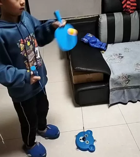 乒乓球拍，闲置，转有意者，送十个彩色乒乓球...