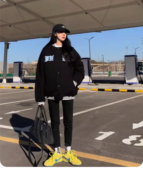 潮牌棒球薄棉服，列表科幻 男女同款哦，只多...