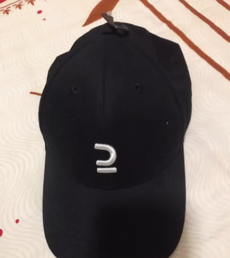 迪卡侬全新棒球帽子黑色，搭配随性 感兴趣的...