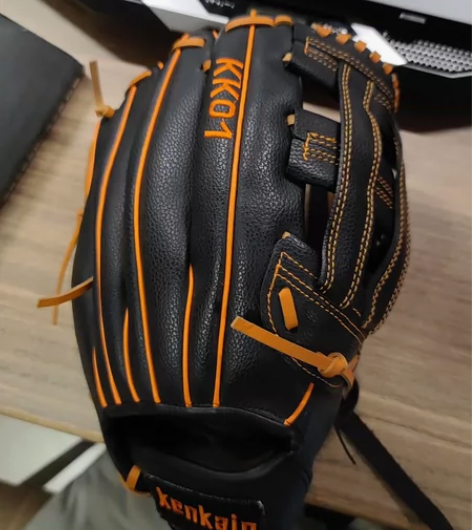 棒球手套(戴左手)，只用过两次，99新，用...