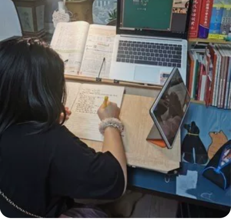 低价处理，双层阅读架，没拍全是因为我桌子现...