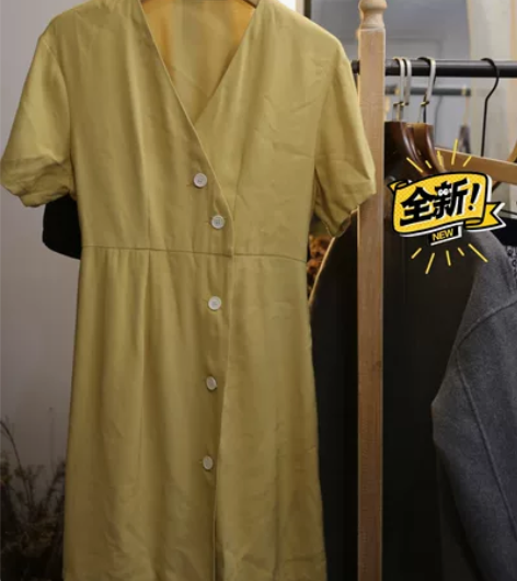 今天最后发的也是一个小奶黄 可日常通勤 约会 踏青 感兴趣的...