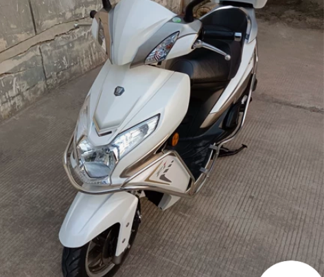 2018年12月上牌，豪爵铃木VR150大...