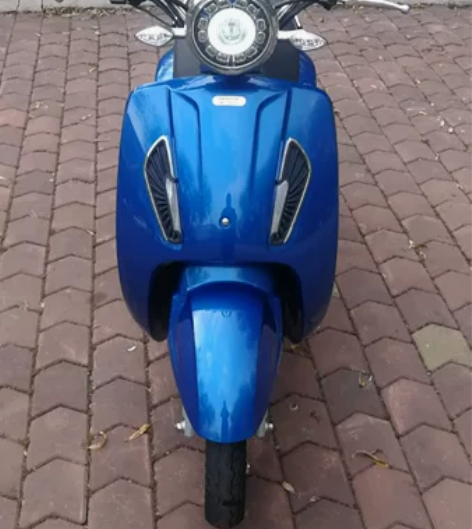 新大洲本田天蓝色电动踏板，（有一边壳裂痕，...