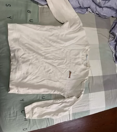 男生白色卫衣 包邮 感兴趣的话点“我想要”...