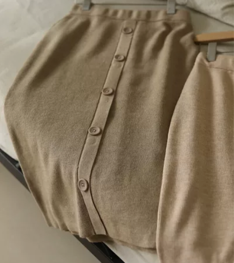 全新针织裙 全新系扣棕色针织裙 m码仅试穿...