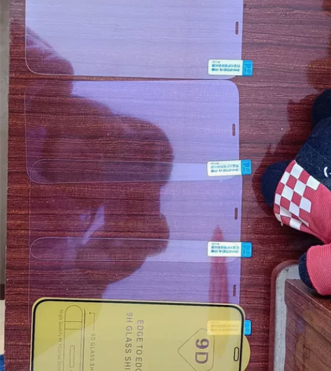 苹果12手机膜和两张后膜加个手机壳,还有贴...