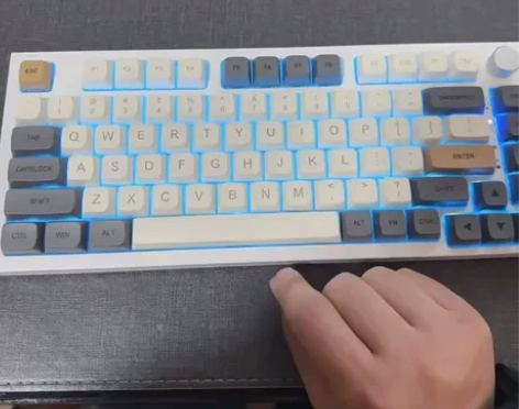 客制化 ttc快银v2 3模 本人换键盘了...