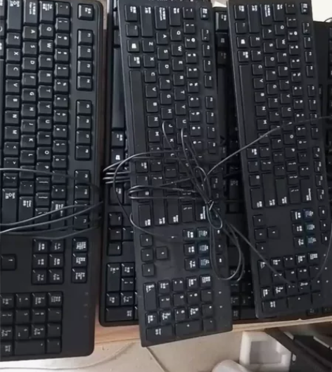 戴尔品牌键盘，九成新USB接口的，大公司备...