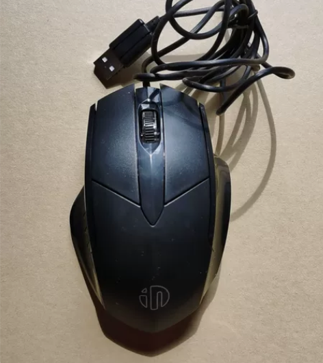 闲置有线专业级有线鼠标 感兴趣的话点“我想...