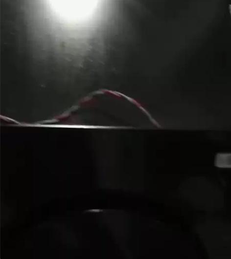 红日抽油烟机，要搬家了处理，八成新吧，保护...