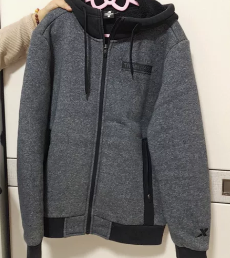 特步加绒卫衣 专柜正品 衣身帽子都加绒 图...