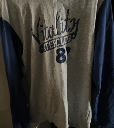 正品特步连帽卫衣 实体店三百买的 没怎么穿...