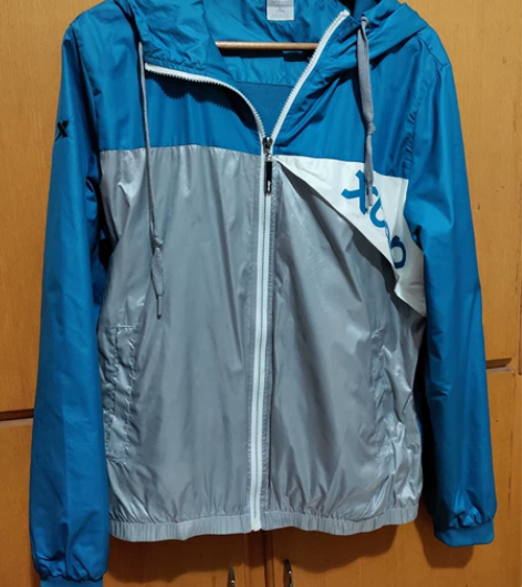 XTEP运动上衣，几乎是全新的。XL号，后...