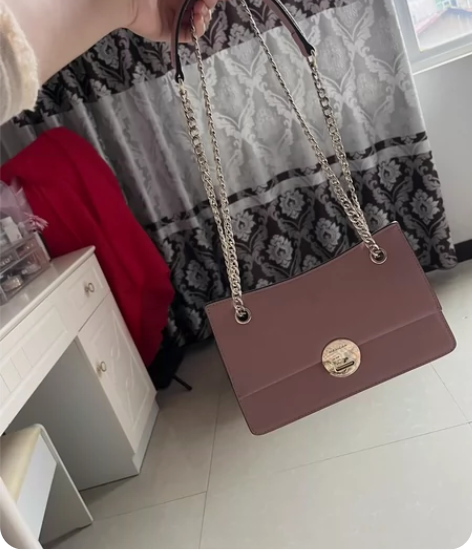 稻草人单肩手提包,使用过,按扣有刮痕不建议...