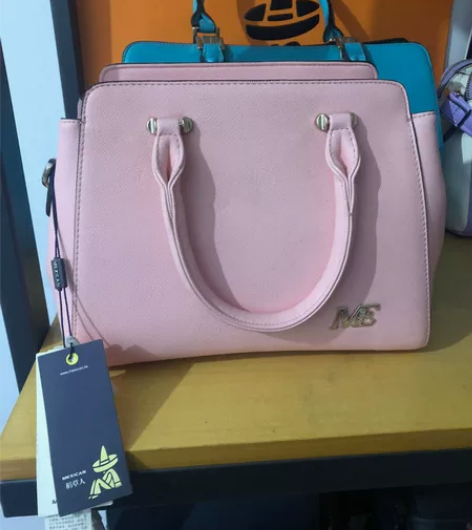 实体店清仓！全新稻草人皮具正品牛皮真皮女包...