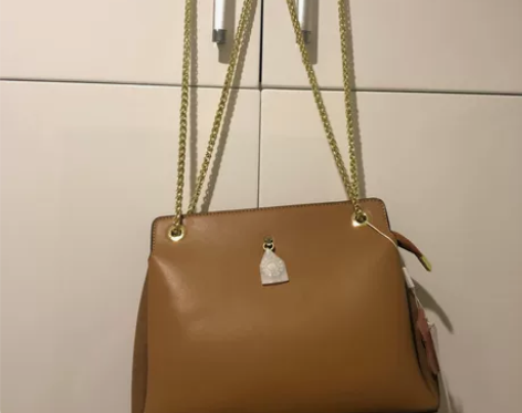 百搭真皮手提包全新未拆封!!!!吊牌还在!...