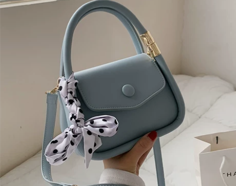 天彩翼飞 女士包 那根长带子我已经扔了，没...