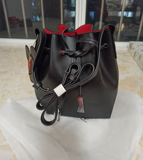 全新衣服包包，本人身高160体重120斤，...