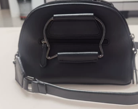 闲置包包转卖袋鼠品牌包包，可拎可背，皮质柔...